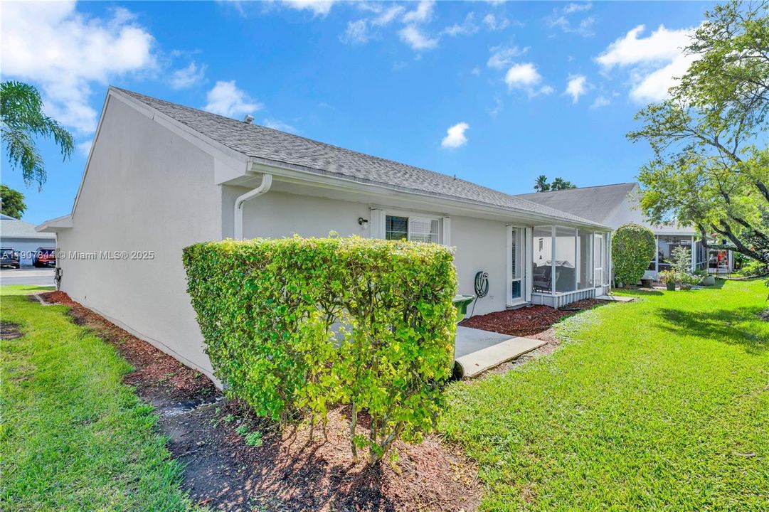 Active With Contract: $399,900 (3 beds, 2 baths, 1548 Square Feet)