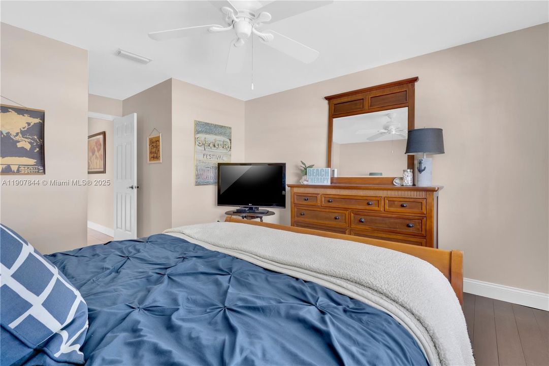 Active With Contract: $399,900 (3 beds, 2 baths, 1548 Square Feet)