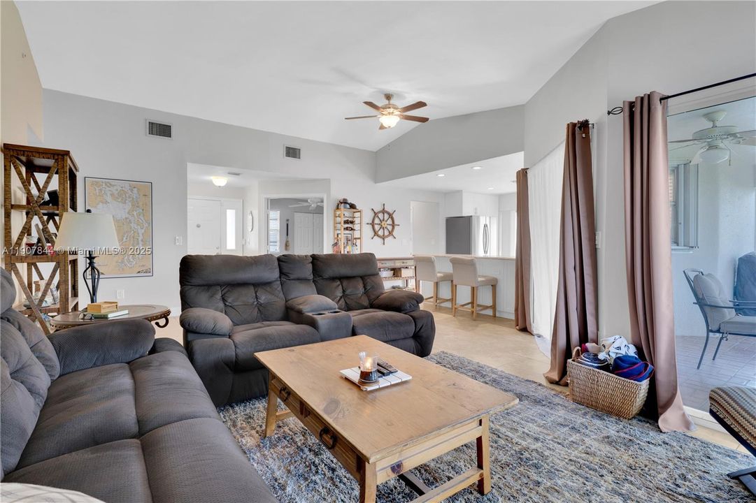 Active With Contract: $399,900 (3 beds, 2 baths, 1548 Square Feet)