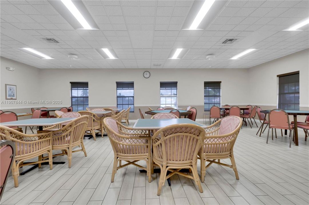 Active With Contract: $399,900 (3 beds, 2 baths, 1548 Square Feet)