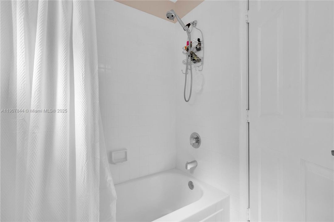 Active With Contract: $399,900 (3 beds, 2 baths, 1548 Square Feet)