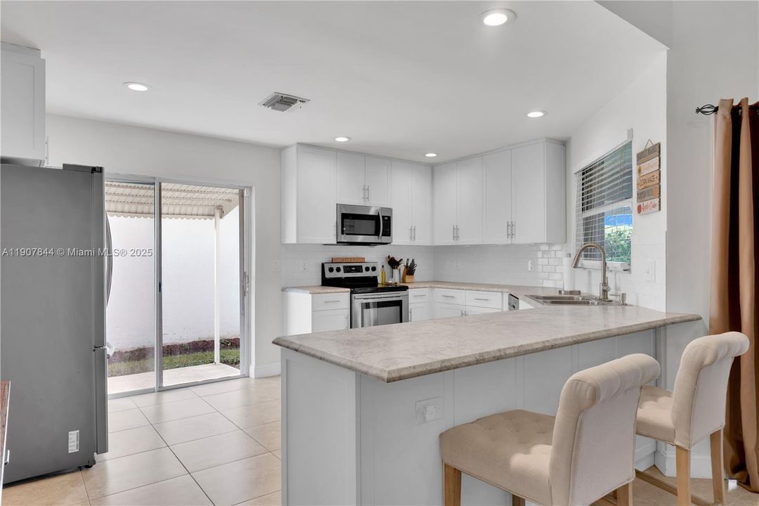 Active With Contract: $399,900 (3 beds, 2 baths, 1548 Square Feet)