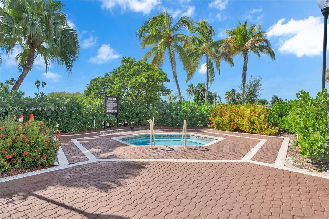 Active With Contract: $399,900 (3 beds, 2 baths, 1548 Square Feet)