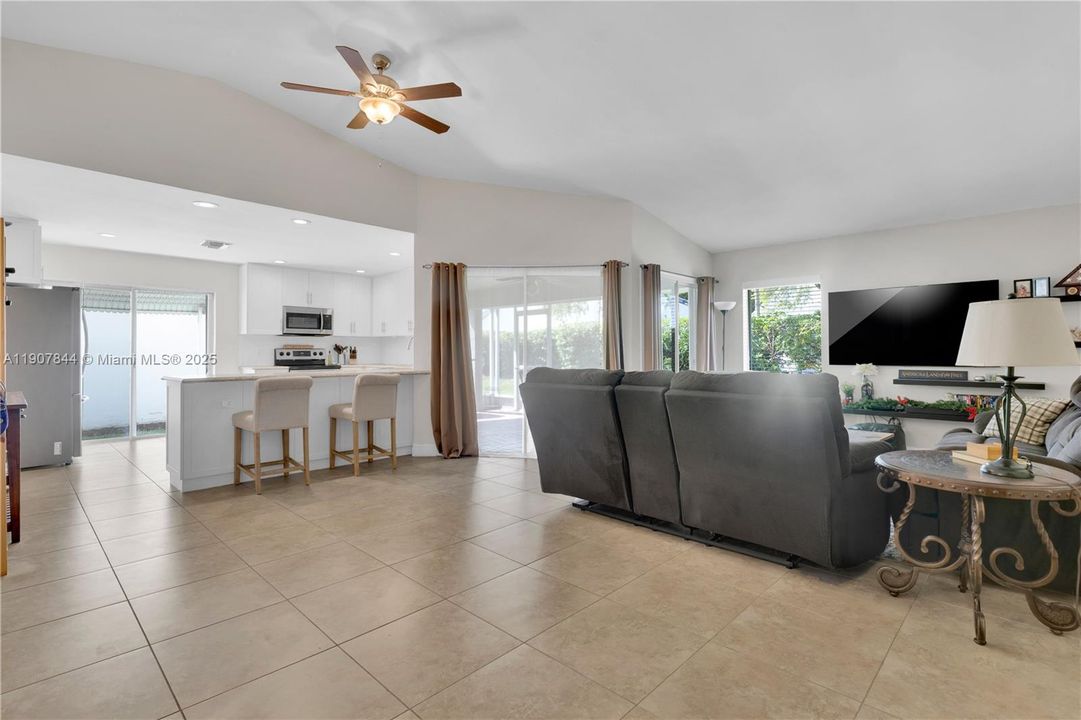 Active With Contract: $399,900 (3 beds, 2 baths, 1548 Square Feet)