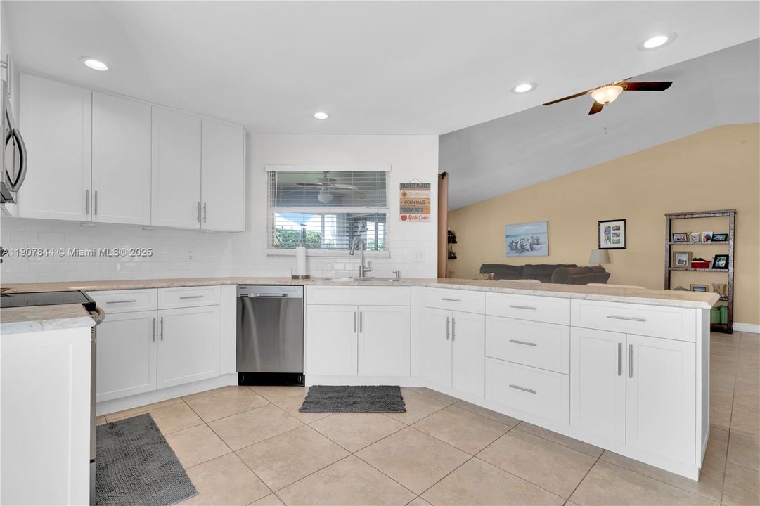 Active With Contract: $399,900 (3 beds, 2 baths, 1548 Square Feet)