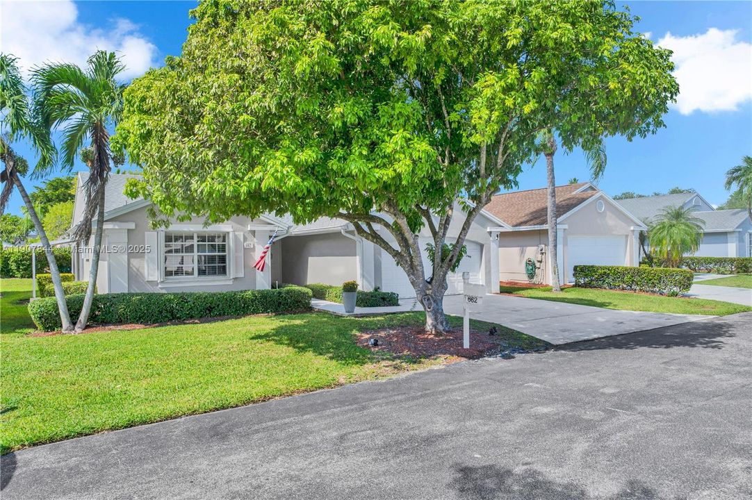 Active With Contract: $399,900 (3 beds, 2 baths, 1548 Square Feet)