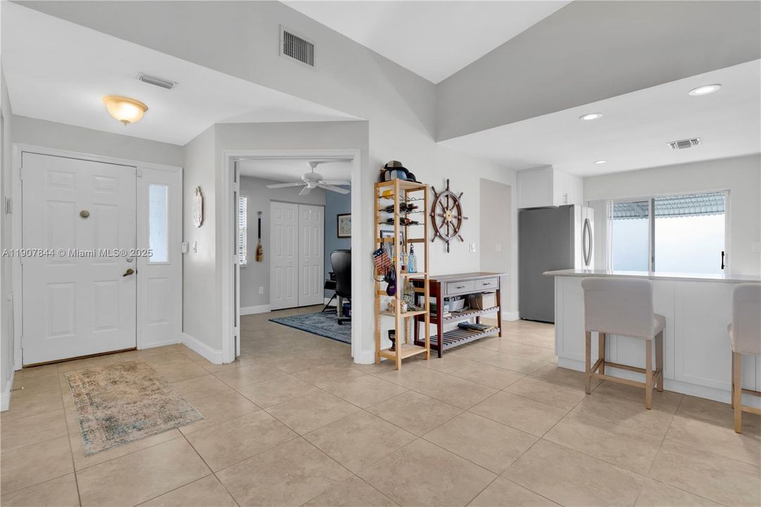 Active With Contract: $399,900 (3 beds, 2 baths, 1548 Square Feet)