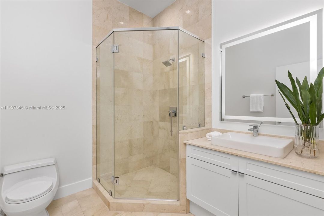 En Venta: $4,995,000 (5 camas, 5 baños, 5097 Pies cuadrados)