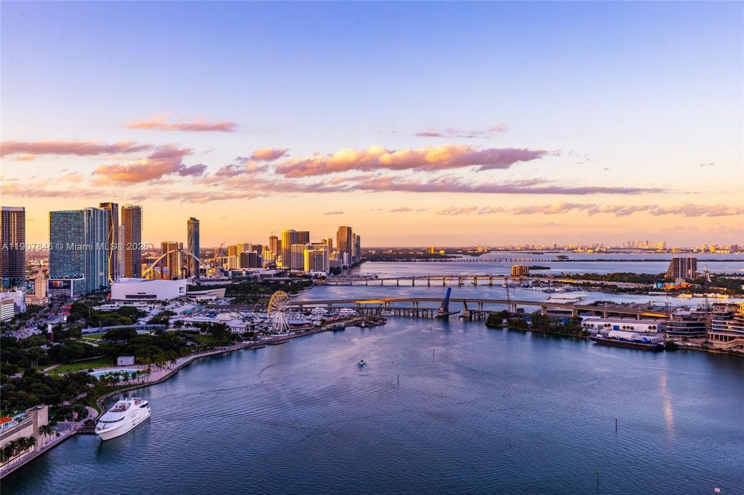 En Venta: $4,995,000 (5 camas, 5 baños, 5097 Pies cuadrados)