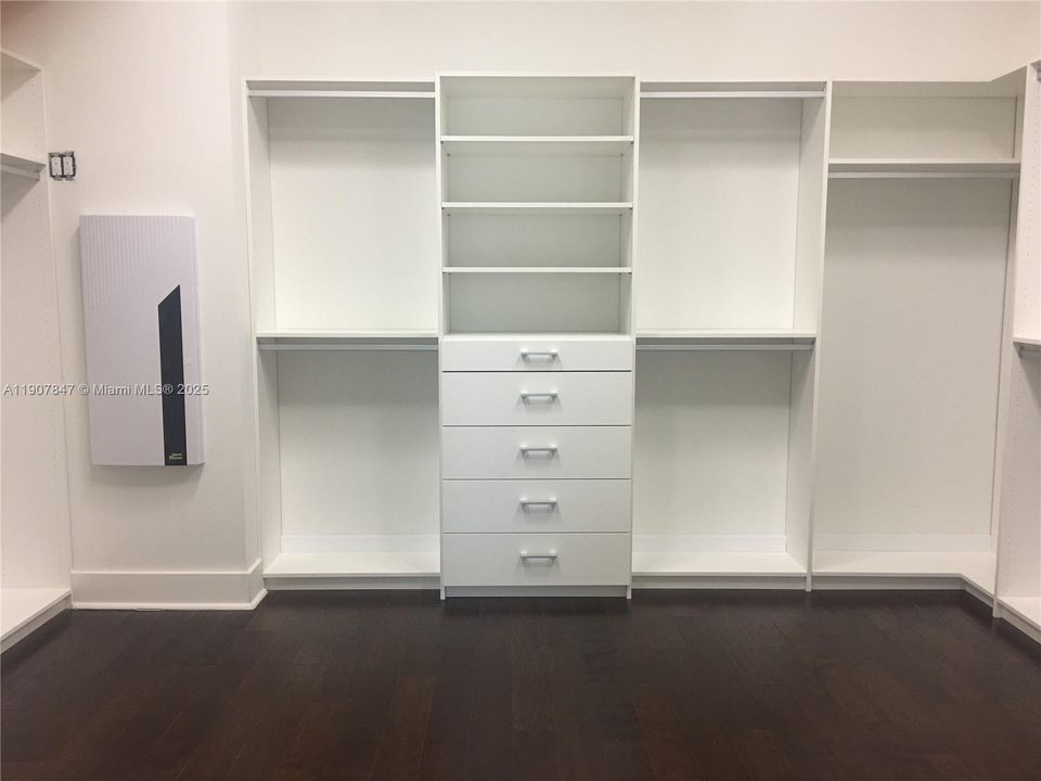 Active With Contract: $7,100 (5 beds, 6 baths, 4287 Square Feet)