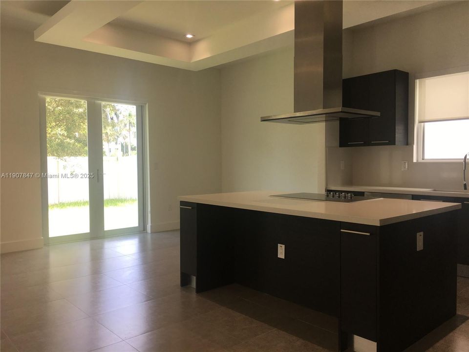 Active With Contract: $7,100 (5 beds, 6 baths, 4287 Square Feet)