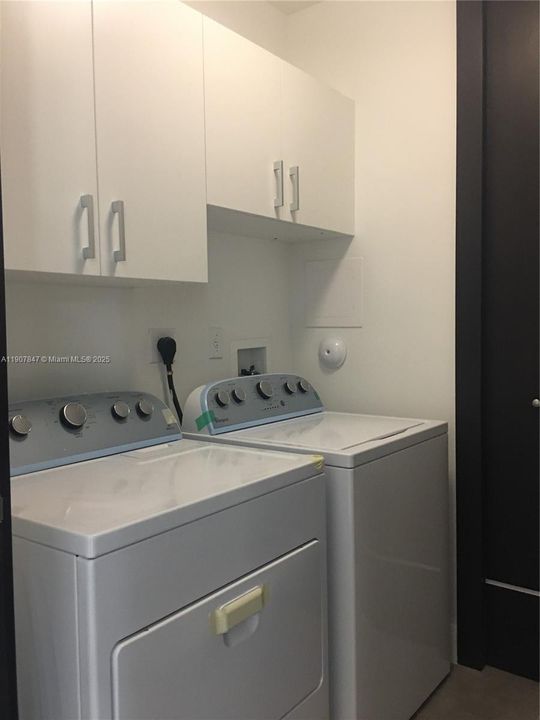 Active With Contract: $7,100 (5 beds, 6 baths, 4287 Square Feet)