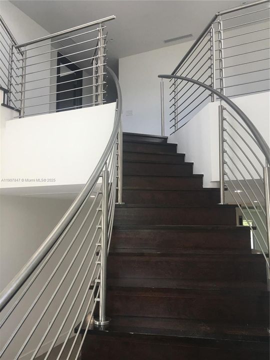 Active With Contract: $7,100 (5 beds, 6 baths, 4287 Square Feet)