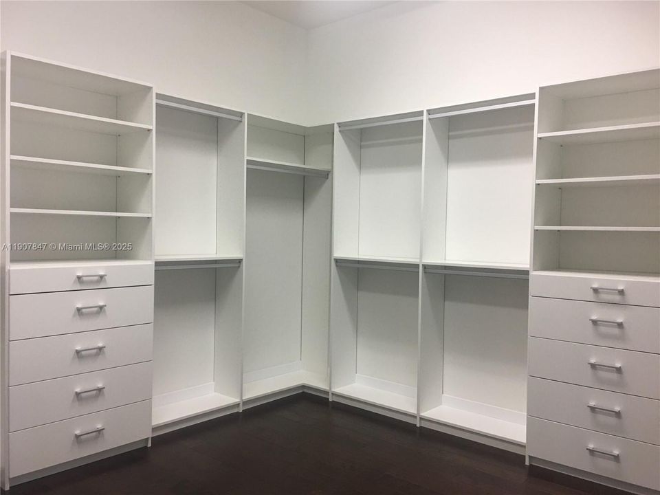 Active With Contract: $7,100 (5 beds, 6 baths, 4287 Square Feet)