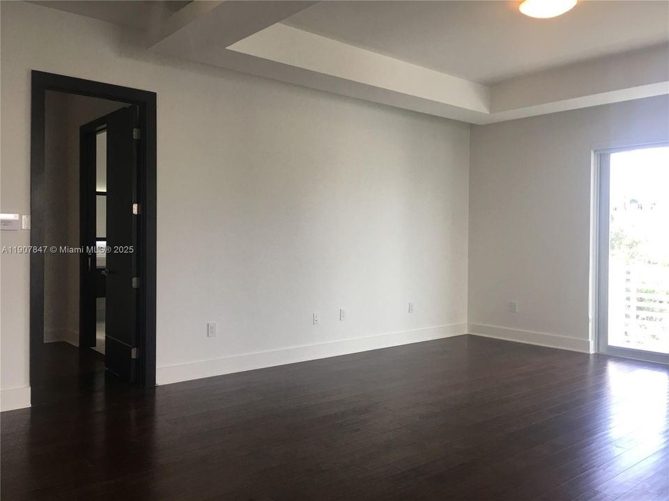 Active With Contract: $7,100 (5 beds, 6 baths, 4287 Square Feet)