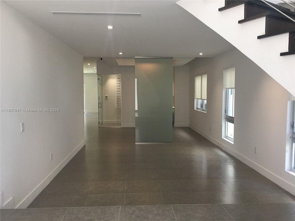 Active With Contract: $7,100 (5 beds, 6 baths, 4287 Square Feet)