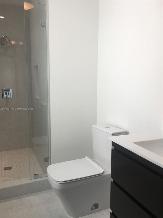 Active With Contract: $7,100 (5 beds, 6 baths, 4287 Square Feet)