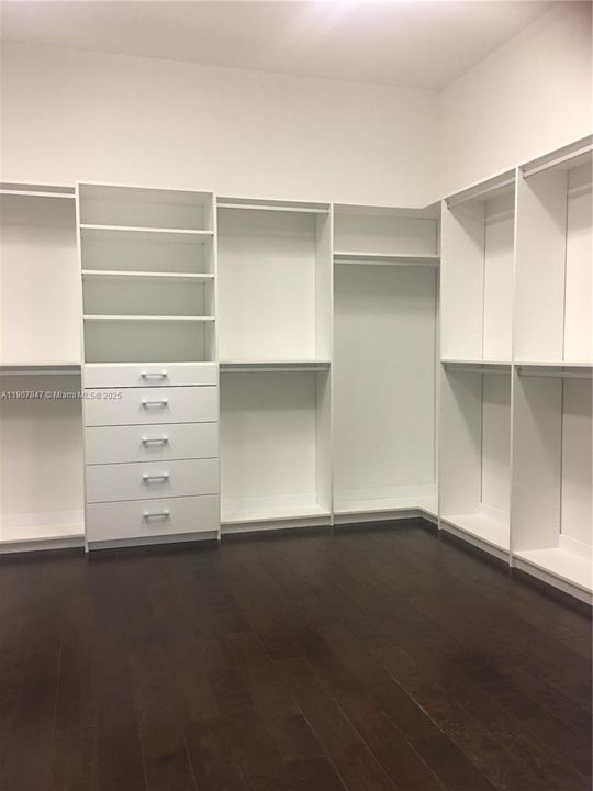 Active With Contract: $7,100 (5 beds, 6 baths, 4287 Square Feet)