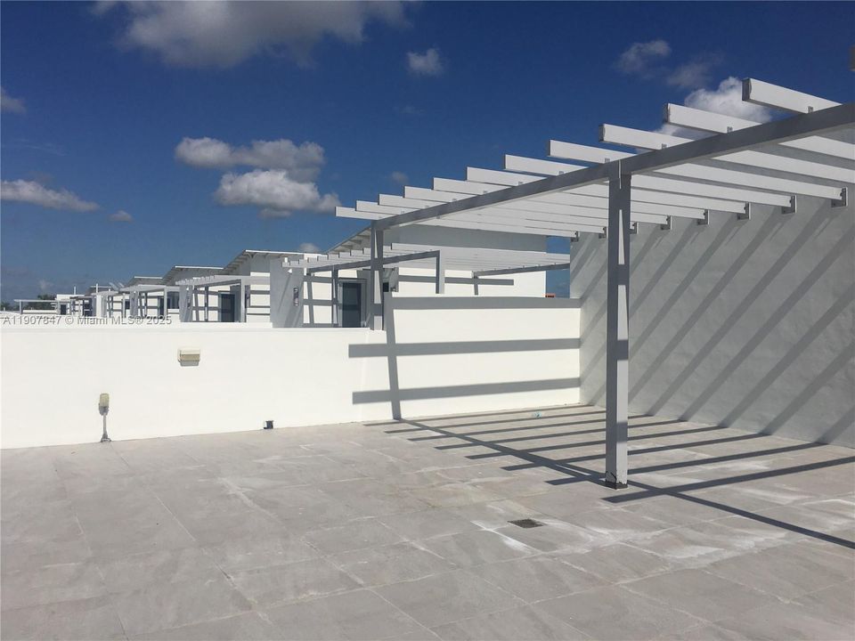 Active With Contract: $7,100 (5 beds, 6 baths, 4287 Square Feet)