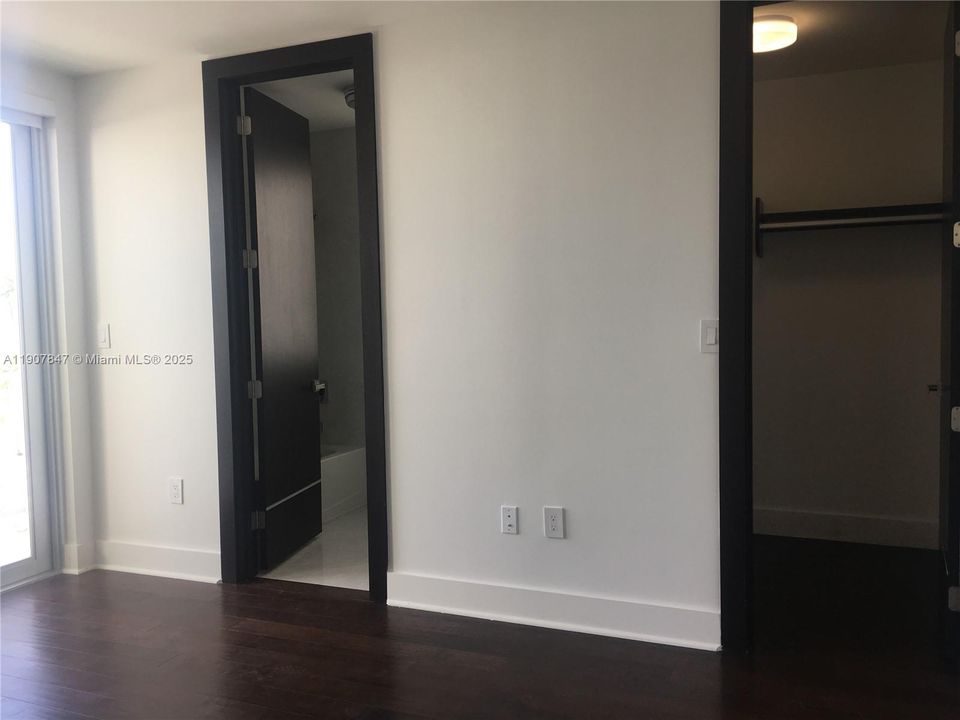 Active With Contract: $7,100 (5 beds, 6 baths, 4287 Square Feet)