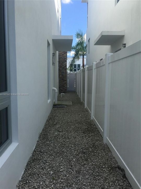 Active With Contract: $7,100 (5 beds, 6 baths, 4287 Square Feet)