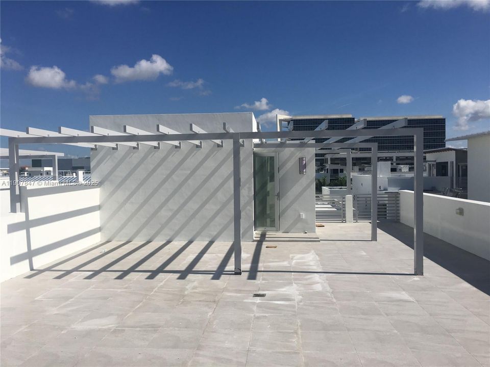 Active With Contract: $7,100 (5 beds, 6 baths, 4287 Square Feet)