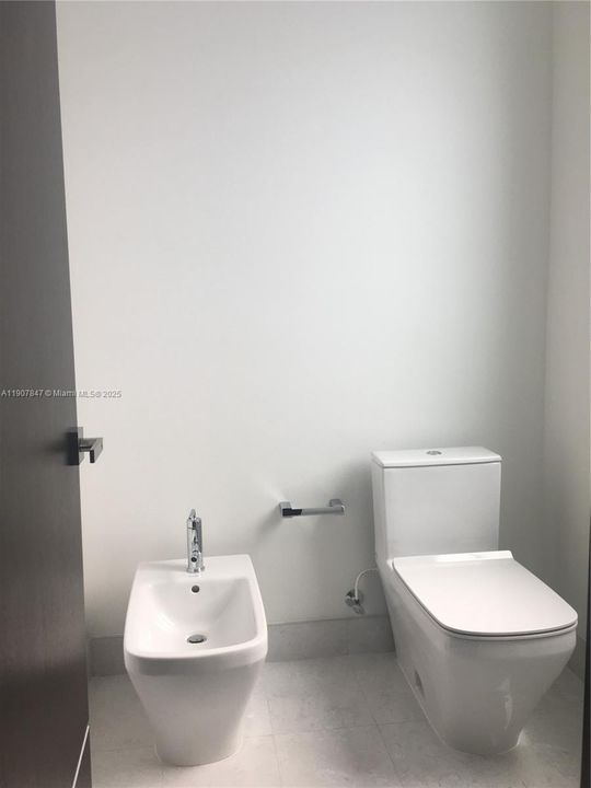 Active With Contract: $7,100 (5 beds, 6 baths, 4287 Square Feet)