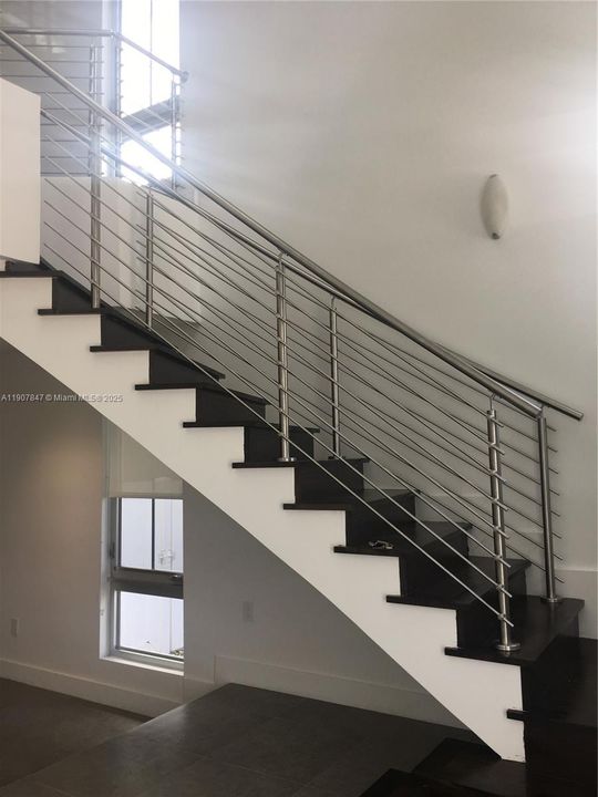 Active With Contract: $7,100 (5 beds, 6 baths, 4287 Square Feet)