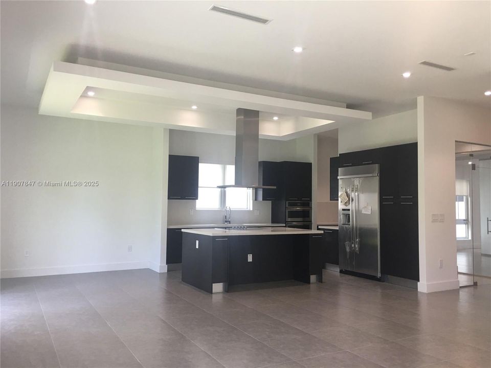 Active With Contract: $7,100 (5 beds, 6 baths, 4287 Square Feet)