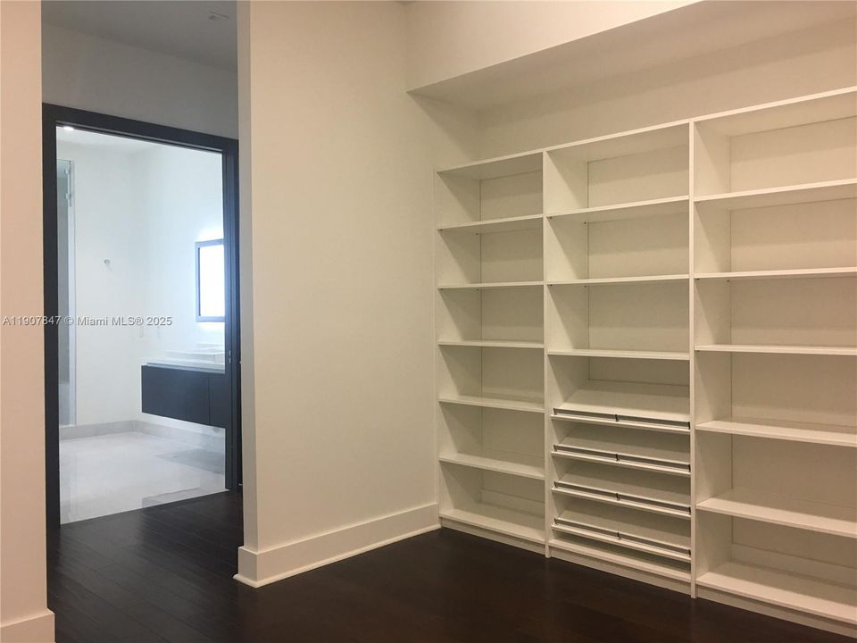 Active With Contract: $7,100 (5 beds, 6 baths, 4287 Square Feet)