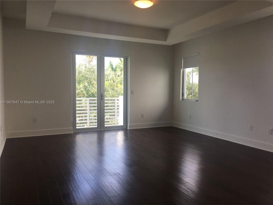 Active With Contract: $7,100 (5 beds, 6 baths, 4287 Square Feet)