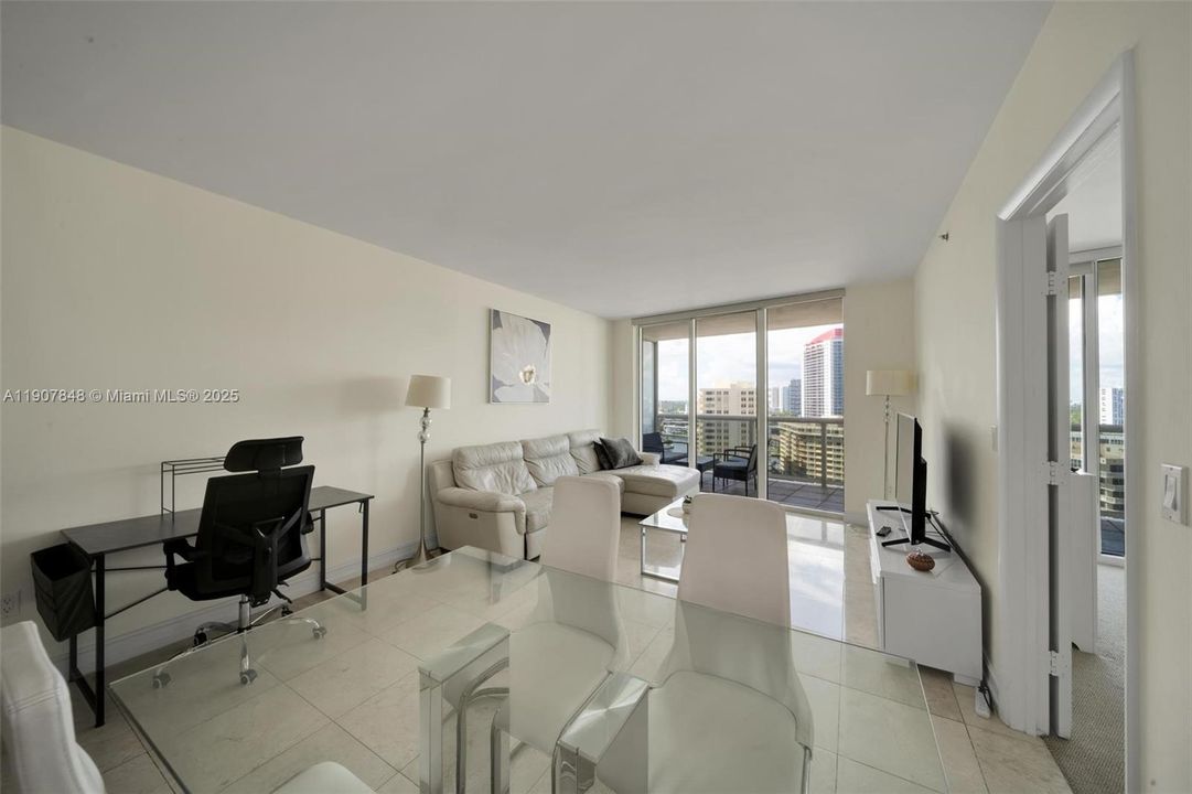 For Rent: $4,100 (2 beds, 1 baths, 1086 Square Feet)