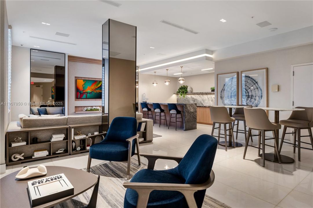 На продажу: $890,000 (2 спален, 2 ванн, 1310 Квадратных фут)