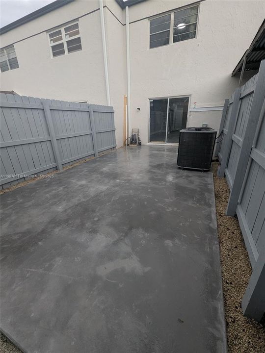 Activo con contrato: $2,250 (2 camas, 1 baños, 1033 Pies cuadrados)