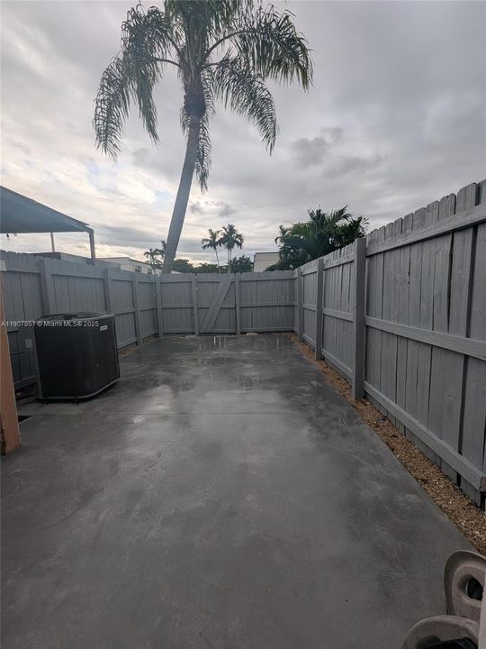 Activo con contrato: $2,250 (2 camas, 1 baños, 1033 Pies cuadrados)