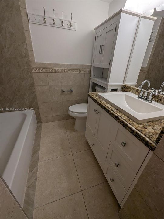 Activo con contrato: $2,250 (2 camas, 1 baños, 1033 Pies cuadrados)