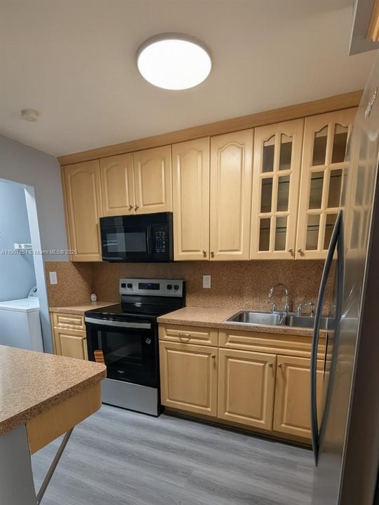 Activo con contrato: $2,250 (2 camas, 1 baños, 1033 Pies cuadrados)