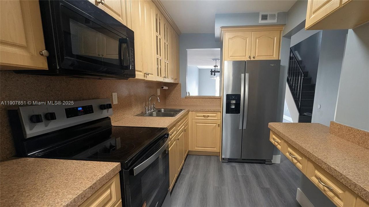 Activo con contrato: $2,250 (2 camas, 1 baños, 1033 Pies cuadrados)