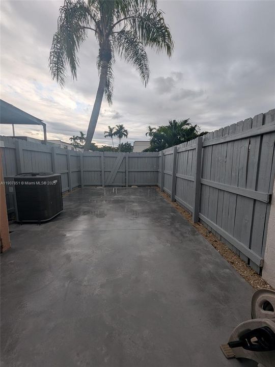 Activo con contrato: $2,250 (2 camas, 1 baños, 1033 Pies cuadrados)