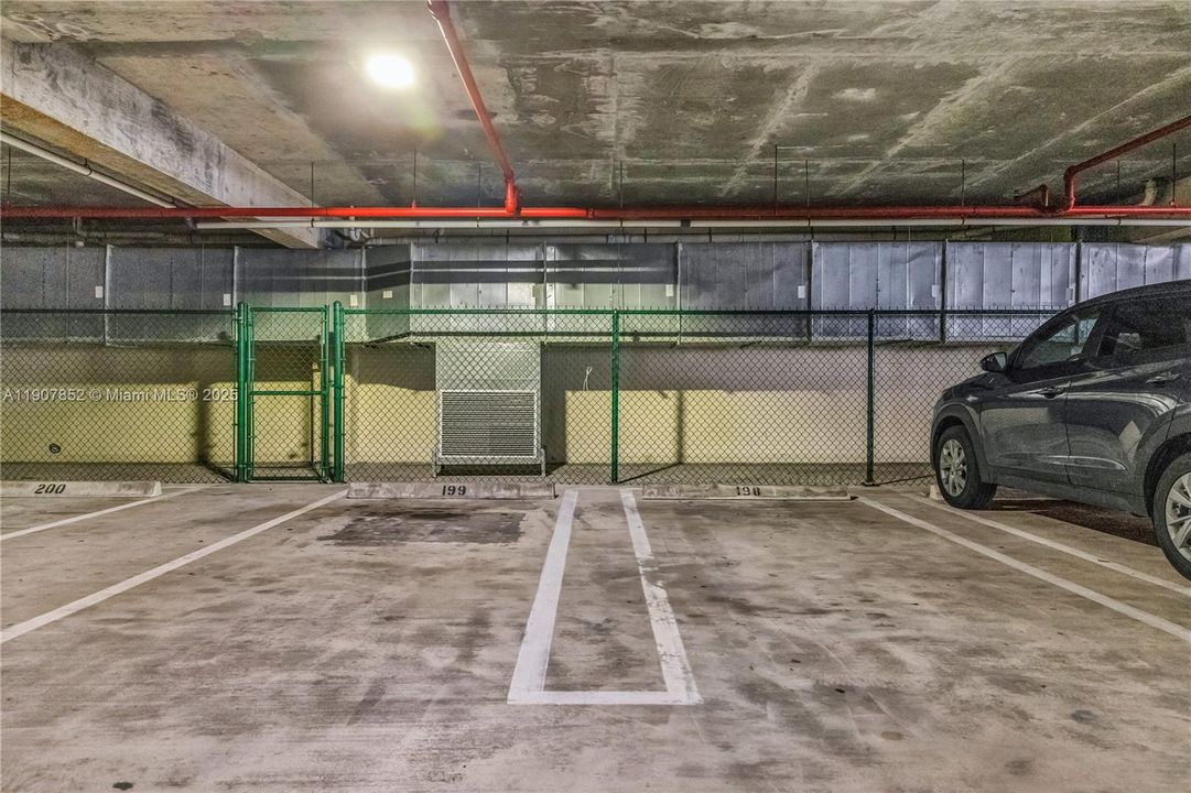 Под контрактом: $4,300 (2 спален, 2 ванн, 1352 Квадратных фут)