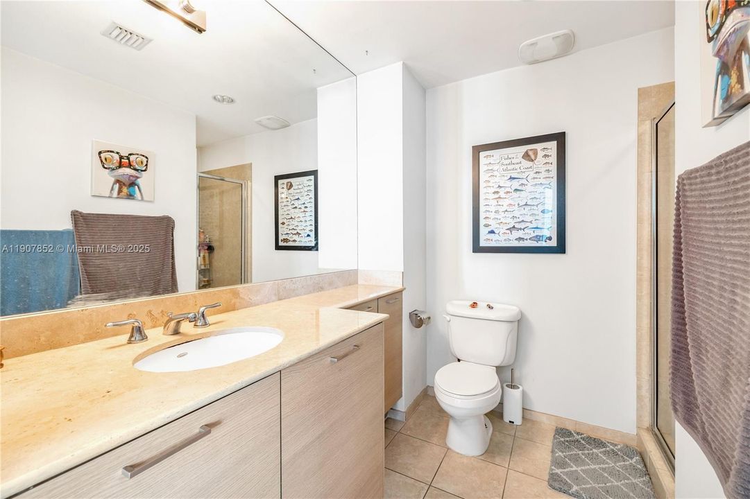 Под контрактом: $4,300 (2 спален, 2 ванн, 1352 Квадратных фут)