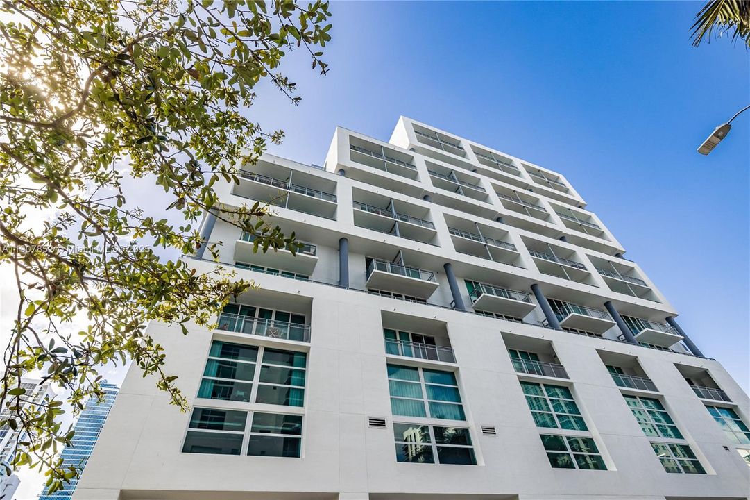 Под контрактом: $4,300 (2 спален, 2 ванн, 1352 Квадратных фут)