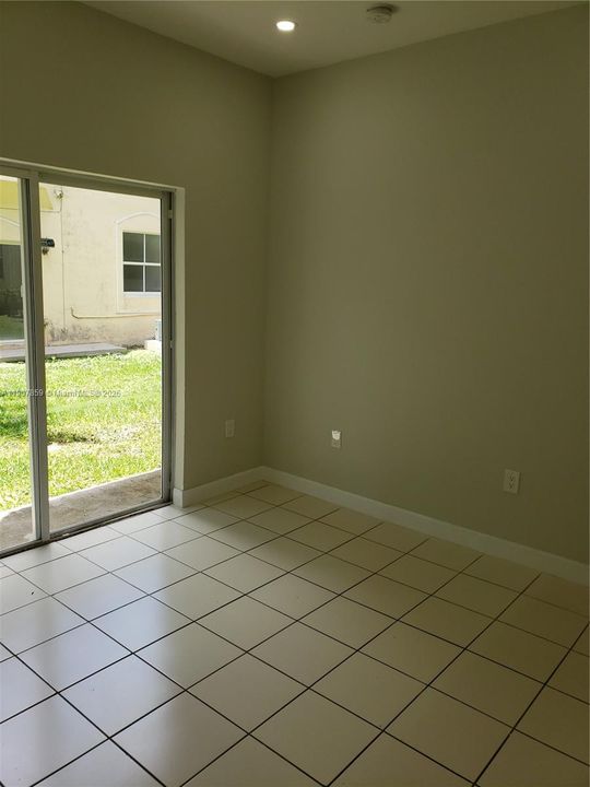 最近租的: $1,775 (2 贝兹, 2 浴室, 914 平方英尺)