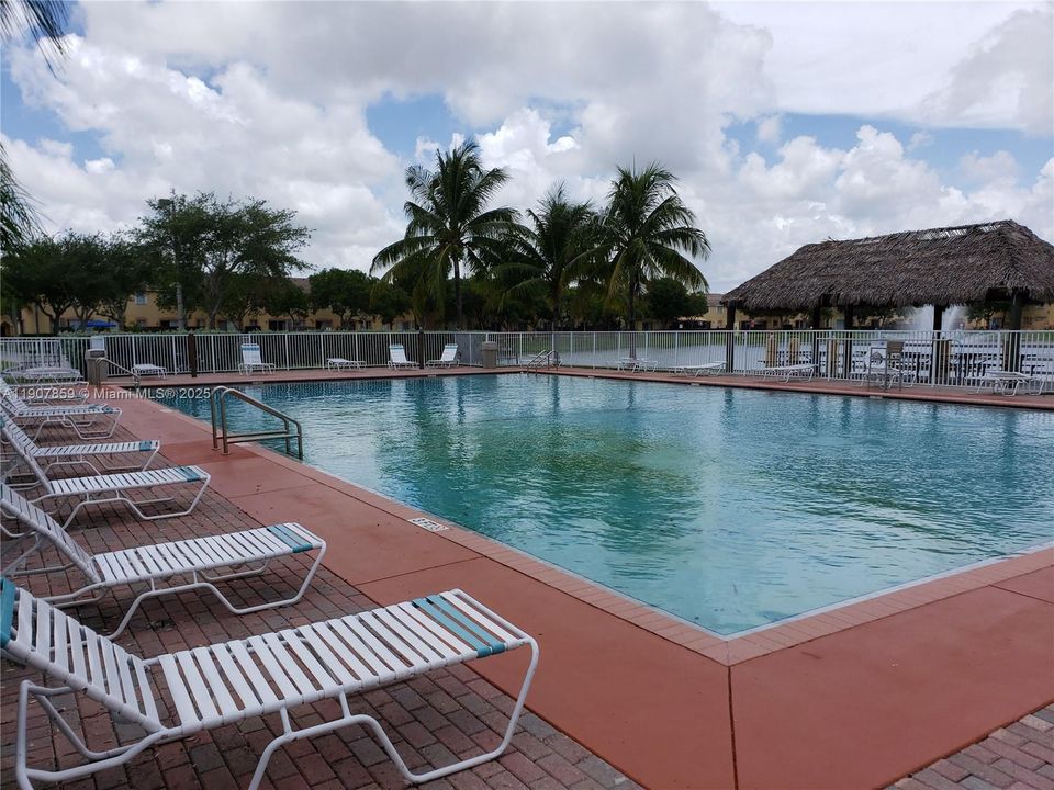 最近租的: $1,775 (2 贝兹, 2 浴室, 914 平方英尺)