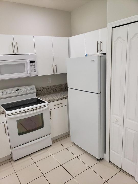 最近租的: $1,775 (2 贝兹, 2 浴室, 914 平方英尺)