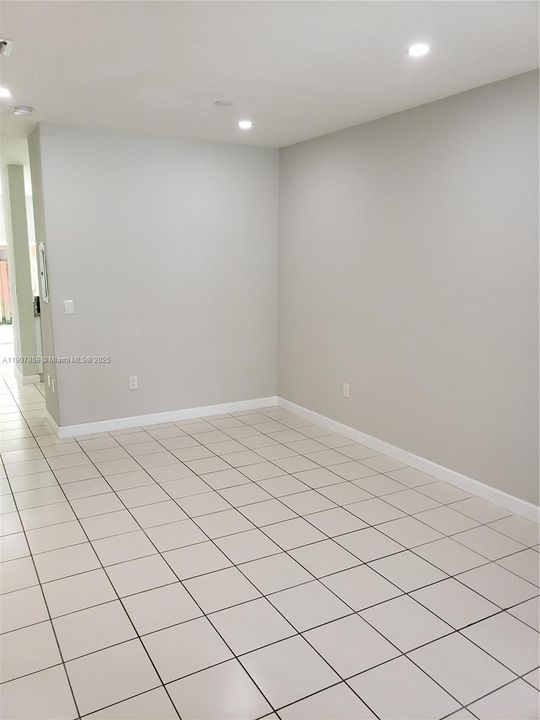 最近租的: $1,775 (2 贝兹, 2 浴室, 914 平方英尺)