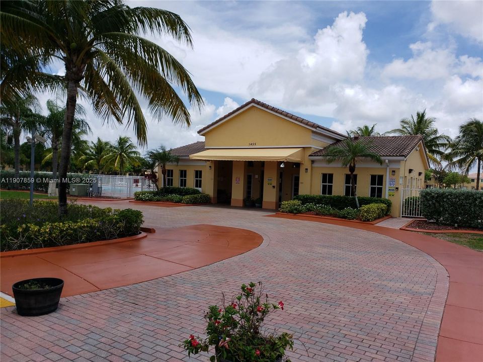 最近租的: $1,775 (2 贝兹, 2 浴室, 914 平方英尺)