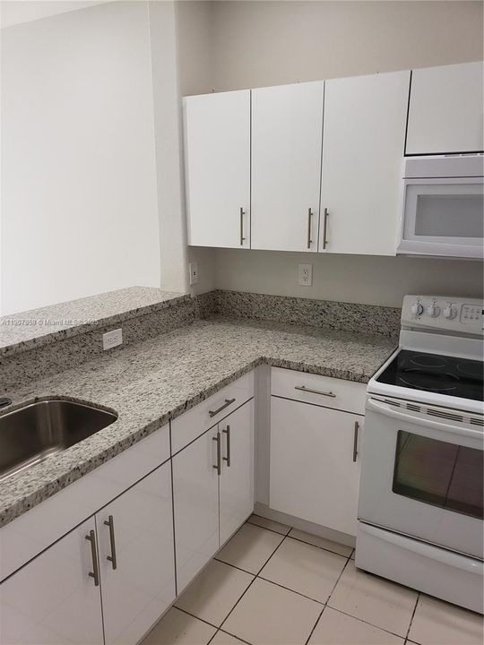 最近租的: $1,775 (2 贝兹, 2 浴室, 914 平方英尺)