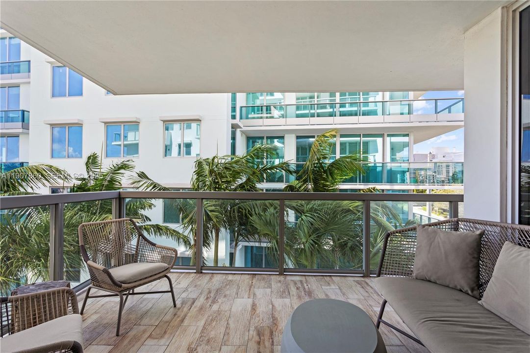 待售: $1,160,000 (3 贝兹, 2 浴室, 1305 平方英尺)