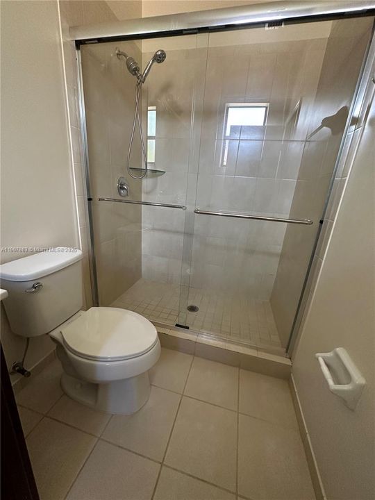 Activo con contrato: $2,900 (3 camas, 2 baños, 1668 Pies cuadrados)